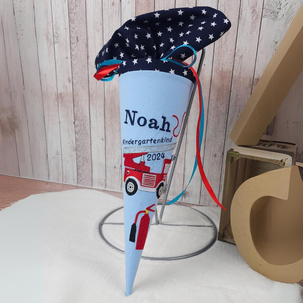 Kindergartentüte Feuerwehr personalisiert mit Namen, Stoff Kindergartentüte Junge, Zuckertüte Feuerwehr, Geschenk zum Kindergartenstart
