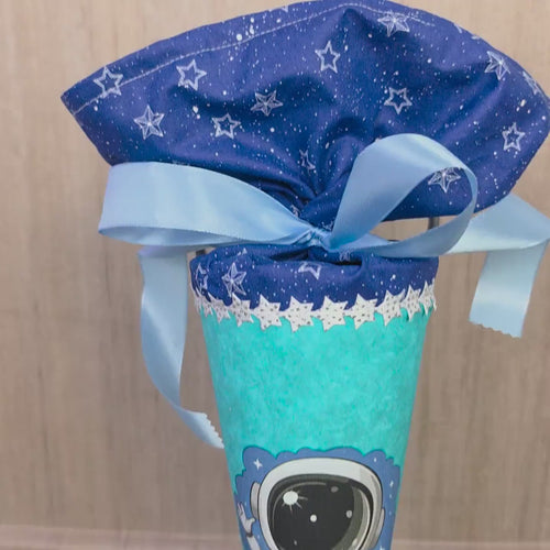 Kindergartentüte Astronaut in Blau, handgemachte Geschwistertüte im Weltall Design