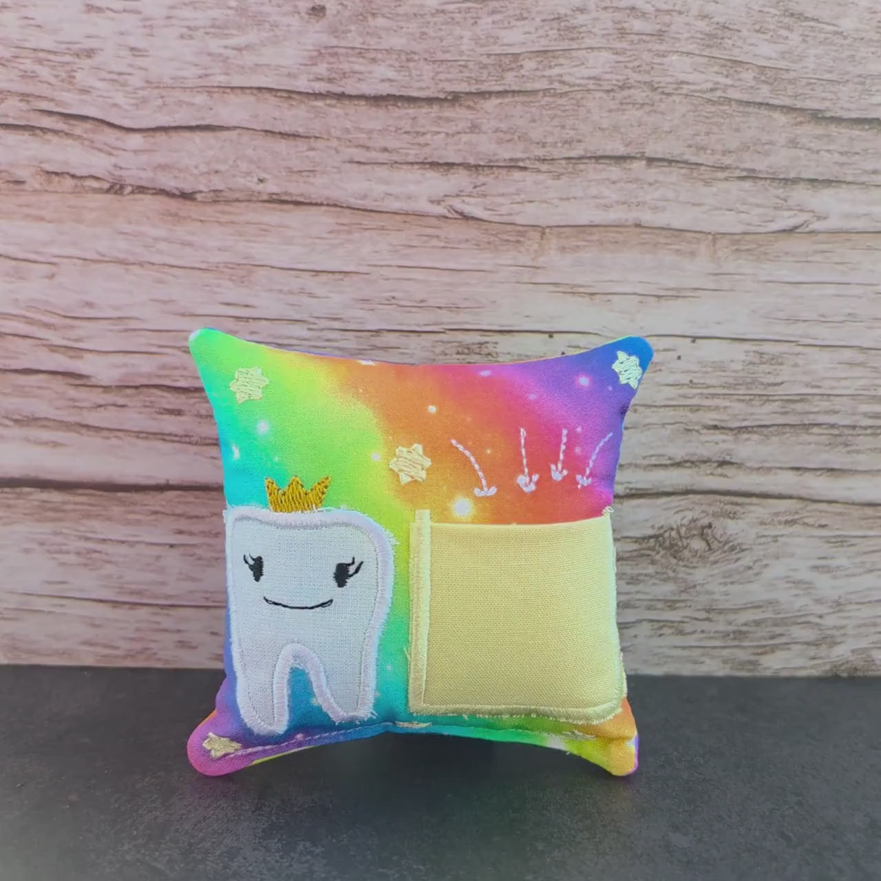 Zahnfeekissen Regenbogen 11×11 cm – Handgemacht mit Tasche | Zahnfee Geschenk für Kinder